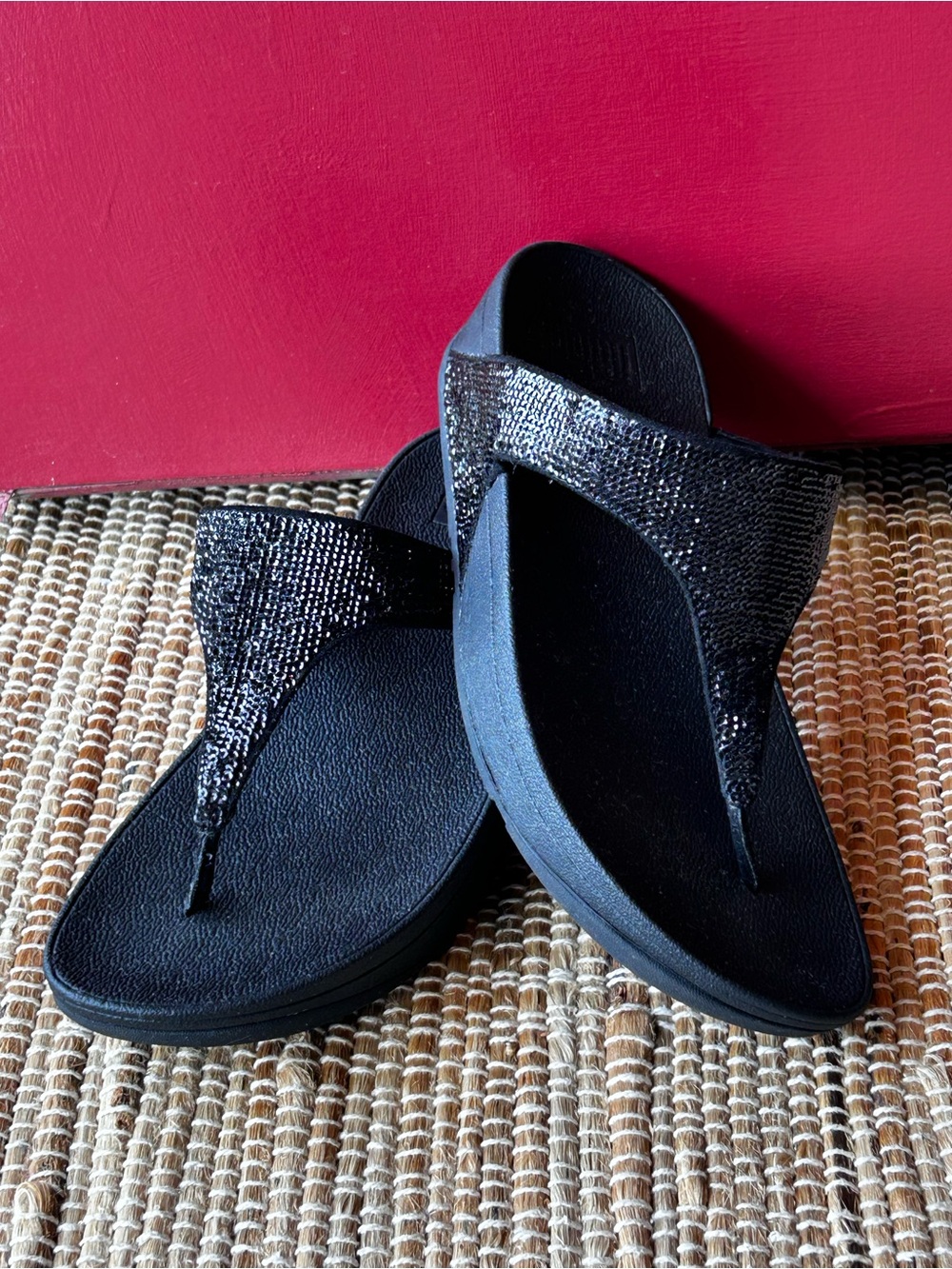 FITFLOP s7 Black Sparkle Wedge Thong Sandals-look new-super comfy!